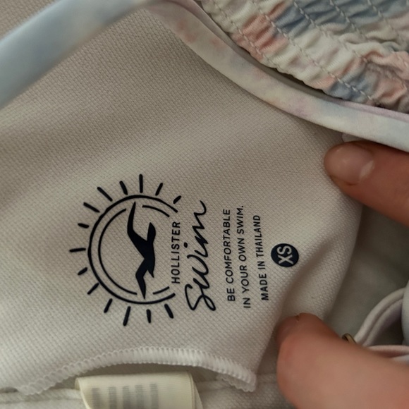 Hollister Great Condition Bikini - Picture 4 of 4